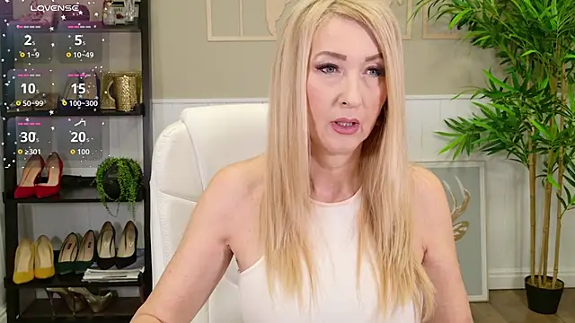 LadyLeea online show from November 2025 05:07:01 AM