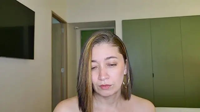 Snapshot of adarussell chatting on May 2026 01:27:02 PM adarussell online show from May 2026 01:27:02 PM