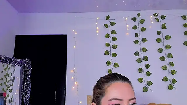 JanneKim online show from April 2026 01:44:02 PM