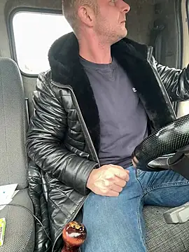 Snapshot of AlexGWoW chatting on January 2025 10:23:02 AM AlexGWoW online show from January 2025 10:23:02 AM