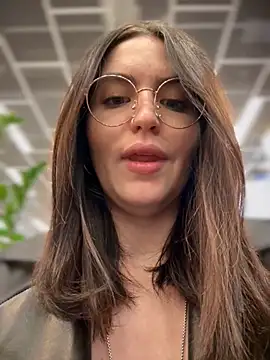 meow girl online show from October 2025 10:05:02 AM