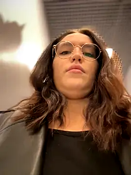 meow girl online show from November 2025 08:03:02 AM