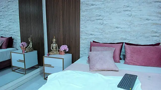 MadisonHunter2024 online show from January 2025 10:34:01 PM