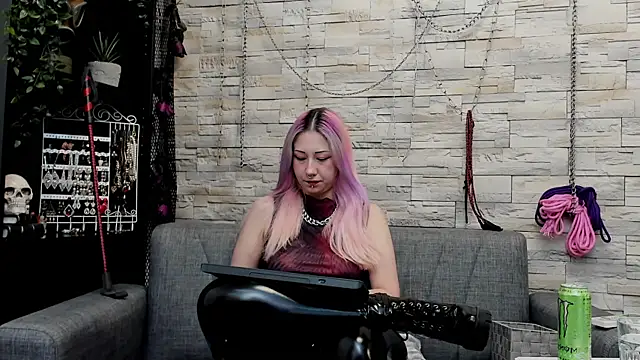CruelMistress online show from June 2026 12:33:01 AM