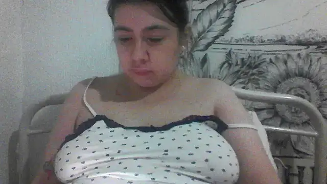 Snapshot of CamilaCherryX chatting on September 2025 10:04:01 PM CamilaCherryX online show from September 2025 10:04:01 PM