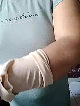 Snapshot of milf-kaira chatting on December 2024 06:30:02 AM milf-kaira online show from December 2024 06:30:02 AM