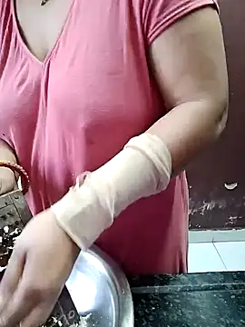 Snapshot of milf-kaira chatting on December 2024 02:58:01 AM milf-kaira online show from December 2024 02:58:01 AM