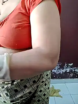 Snapshot of milf-kaira chatting on December 2024 03:01:02 AM milf-kaira online show from December 2024 03:01:02 AM