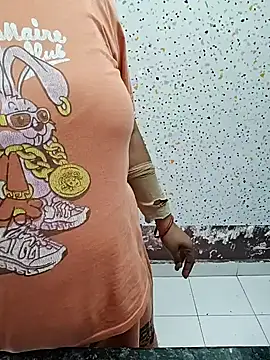 Snapshot of milf-kaira chatting on January 2025 04:04:02 AM milf-kaira online show from January 2025 04:04:02 AM