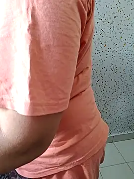 Snapshot of milf-kaira chatting on March 2025 11:41:01 AM milf-kaira online show from March 2025 11:41:01 AM