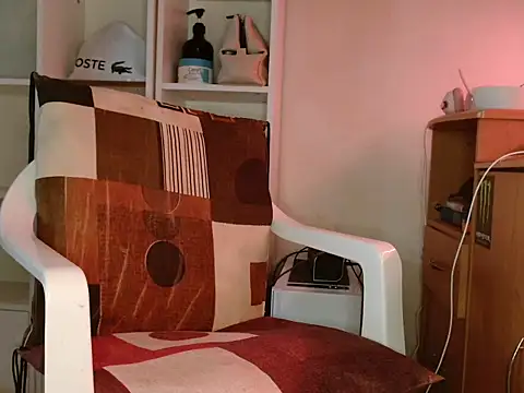 Snapshot of DirtyDi97 chatting on November 2025 03:24:02 PM DirtyDi97 online show from November 2025 03:24:02 PM