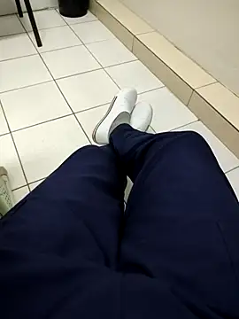 Snapshot of gatmoreno1 chatting on October 2025 04:37:01 PM gatmoreno1 online show from October 2025 04:37:01 PM