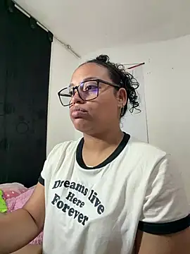 Snapshot of angela_angels_ chatting on July 2026 04:37:02 AM angela angels online show from July 2026 04:37:02 AM