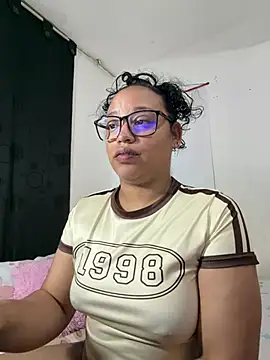 Snapshot of angela_angels_ chatting on July 2026 02:31:02 AM angela angels online show from July 2026 02:31:02 AM