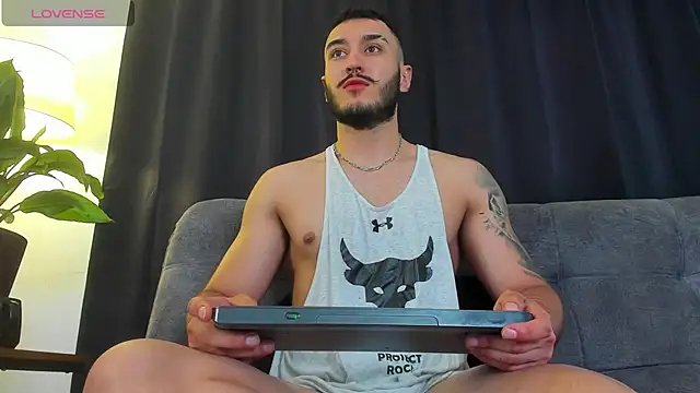 Snapshot of Zionmattis chatting on December 2024 01:14:01 AM Zionmattis online show from December 2024 01:14:01 AM