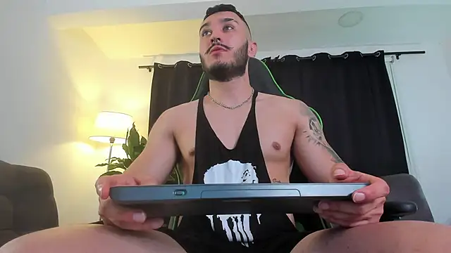 Snapshot of Zionmattis chatting on December 2024 02:20:02 AM Zionmattis online show from December 2024 02:20:02 AM