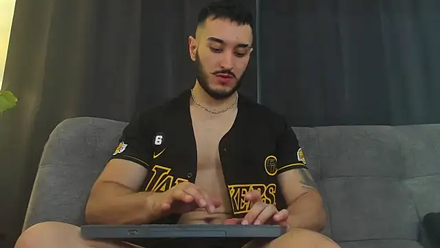 Snapshot of Zionmattis chatting on December 2024 12:28:01 AM Zionmattis online show from December 2024 12:28:01 AM