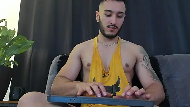 Snapshot of Zionmattis chatting on December 2024 10:28:02 PM Zionmattis online show from December 2024 10:28:02 PM