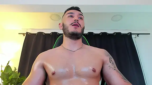 Snapshot of Zionmattis chatting on December 2024 01:35:02 AM Zionmattis online show from December 2024 01:35:02 AM