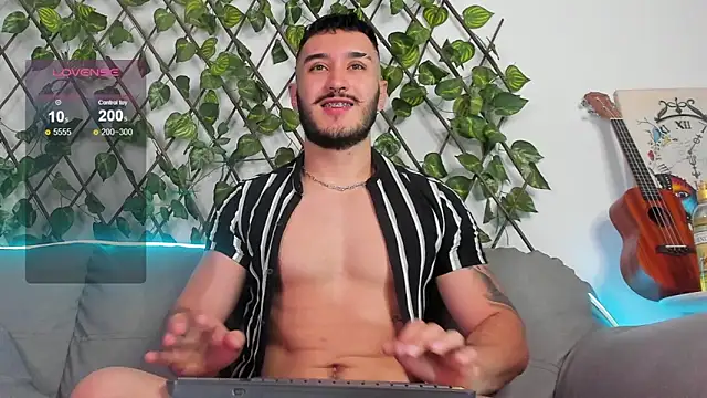 Snapshot of Zionmattis chatting on December 2024 01:34:02 AM Zionmattis online show from December 2024 01:34:02 AM