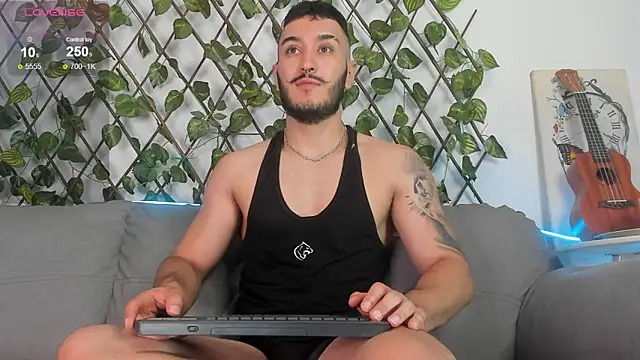 Snapshot of Zionmattis chatting on January 2025 08:00:01 PM Zionmattis online show from January 2025 08:00:01 PM