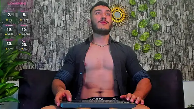 Snapshot of Zionmattis chatting on March 2025 01:21:02 AM Zionmattis online show from March 2025 01:21:02 AM