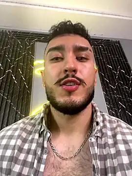 Snapshot of Zionmattis chatting on September 2025 01:32:02 AM Zionmattis online show from September 2025 01:32:02 AM