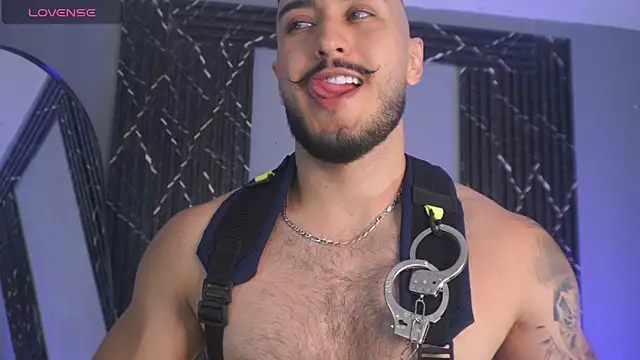 Snapshot of Zionmattis chatting on November 2025 01:03:02 AM Zionmattis online show from November 2025 01:03:02 AM