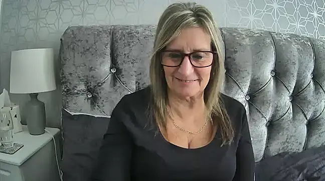 Snapshot of Additive_Mature_Linda chatting on December 2024 01:02:02 PM Additive Mature Linda online show from December 2024 01:02:02 PM