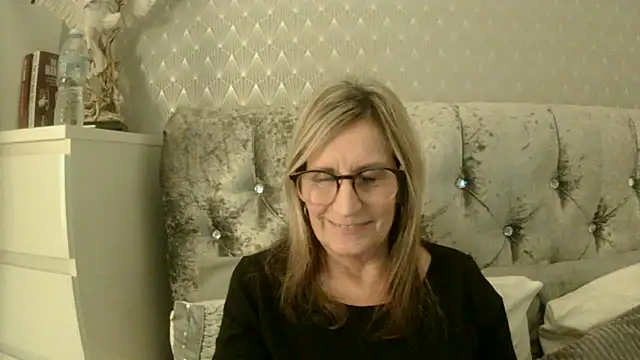 Snapshot of Additive_Mature_Linda chatting on October 2025 06:06:02 PM Additive Mature Linda online show from October 2025 06:06:02 PM