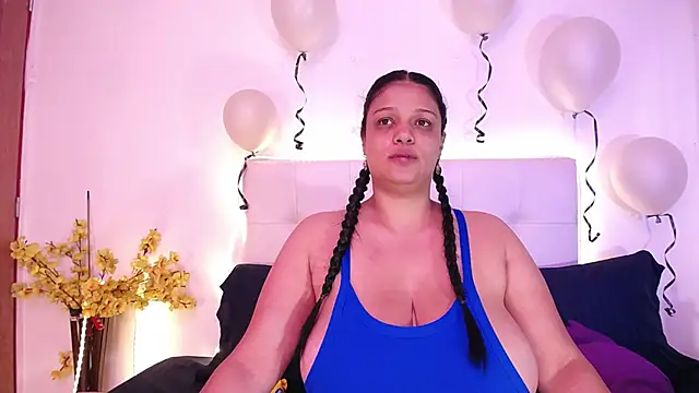 Nicol Love0 online show from April 2026 01:04:01 PM