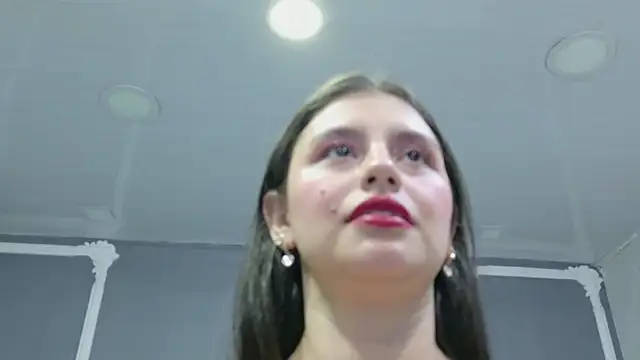 Snapshot of MadelineBeckert chatting on June 2026 07:19:02 PM MadelineBeckert online show from June 2026 07:19:02 PM