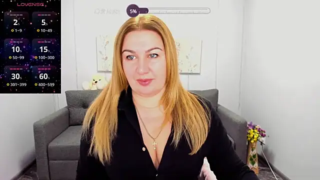 Snapshot of Lili_Crossi chatting on December 2024 07:03:01 AM Lili Crossi online show from December 2024 07:03:01 AM