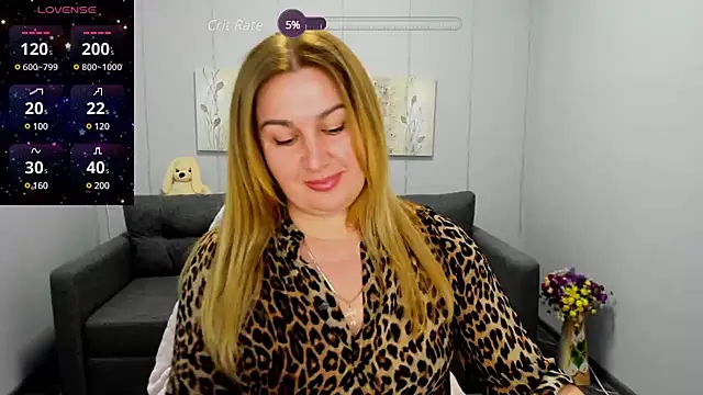 Snapshot of Lili_Crossi chatting on December 2024 09:57:02 AM Lili Crossi online show from December 2024 09:57:02 AM