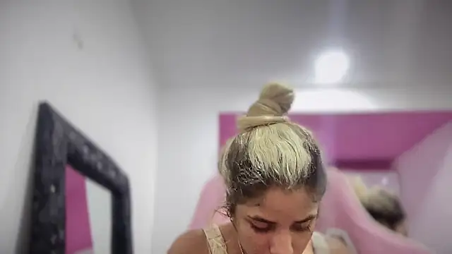 Susandolls online show from November 2025 11:37:01 PM