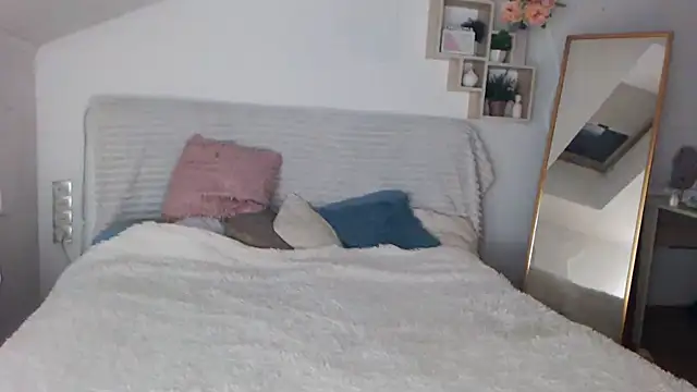 AuroraAksnesss online show from April 2026 09:21:02 PM