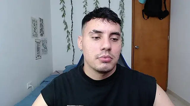 Snapshot of Donovanarmyy chatting on October 2025 08:44:01 PM Donovanarmyy online show from October 2025 08:44:01 PM