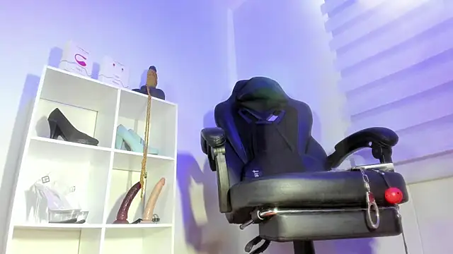 charlotte joliedart online show from April 2026 02:03:02 PM