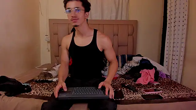 Snapshot of stepcouple_XXX chatting on November 2025 12:44:01 AM stepcouple XXX online show from November 2025 12:44:01 AM