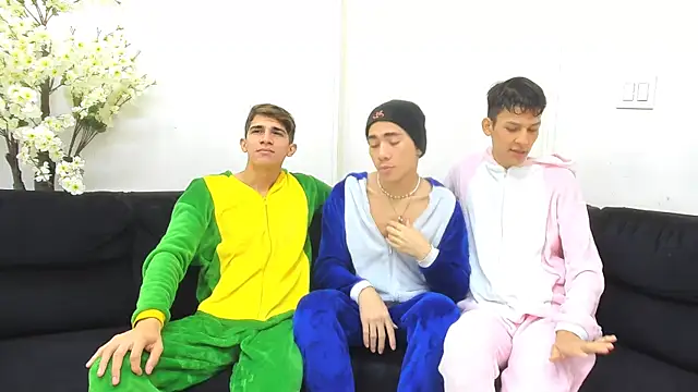 StrawwBoys online show from September 2025 10:17:01 AM