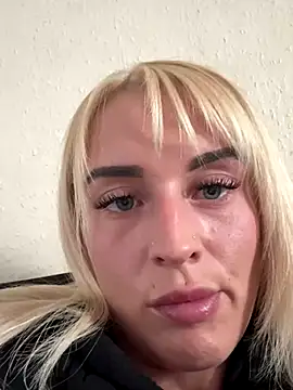 Snapshot of Barbie_26 chatting on December 2024 10:33:02 AM Barbie 26 online show from December 2024 10:33:02 AM