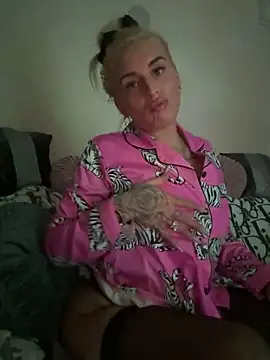 Snapshot of Barbie_26 chatting on December 2024 08:16:01 PM Barbie 26 online show from December 2024 08:16:01 PM