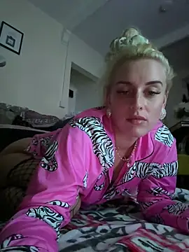 Snapshot of Barbie_26 chatting on December 2024 09:40:01 PM Barbie 26 online show from December 2024 09:40:01 PM