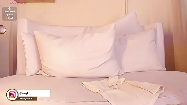 Amy Kiitty  online show from January 2025 11:51:01 PM