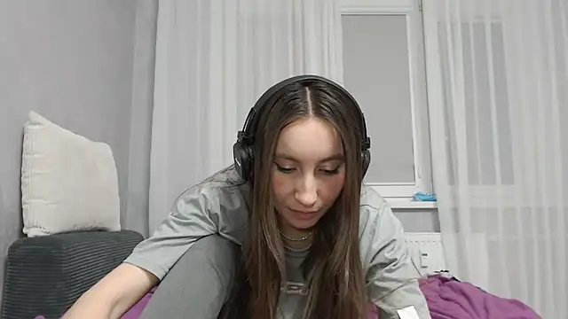 viviandaimond1 online show from February 2026 06:15:01 PM