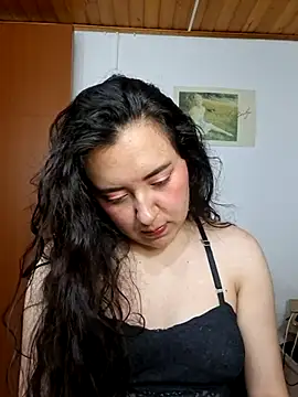 Emi chik online show from April 2026 11:41:02 AM