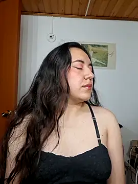 Snapshot of Emi_chik chatting on June 2026 05:39:01 AM Emi chik online show from June 2026 05:39:01 AM