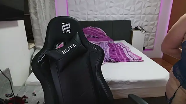 Snapshot of AmazingCurvy chatting on January 2025 07:21:01 PM AmazingCurvy online show from January 2025 07:21:01 PM