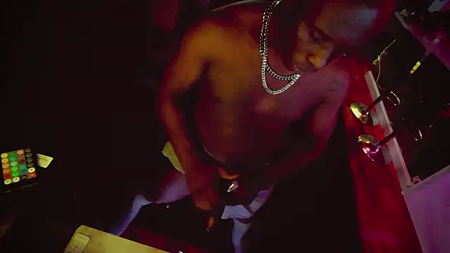 Pressure69mee online show from February 2025 12:13:02 PM