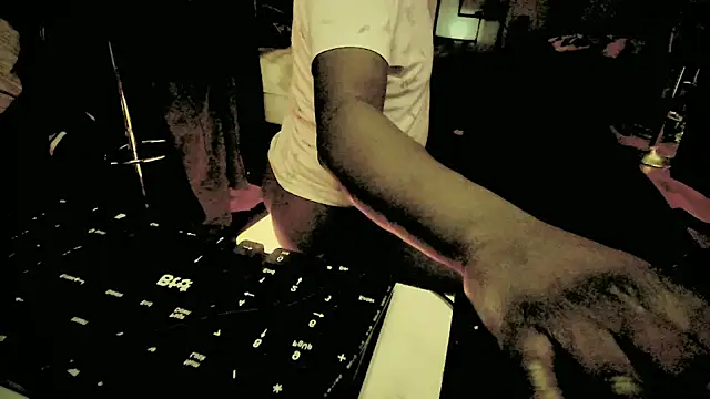 Pressure69mee online show from February 2025 04:00:02 PM